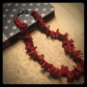 Red tear drop shell bead statement necklace